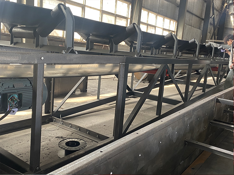 Mobile belt conveyor